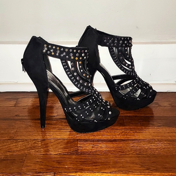🍁EUC Stunning Black Paprika Studded High Heel - Picture 3 of 6